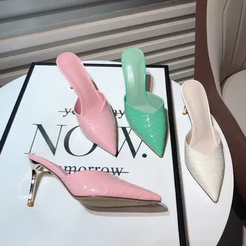 De tacón puntiagudo sandalias y zapatillas de las Mujeres zapatos de tacón de aguja 2023 verano francés nuevo stiletto envoltura semi remolque para ropa exterior