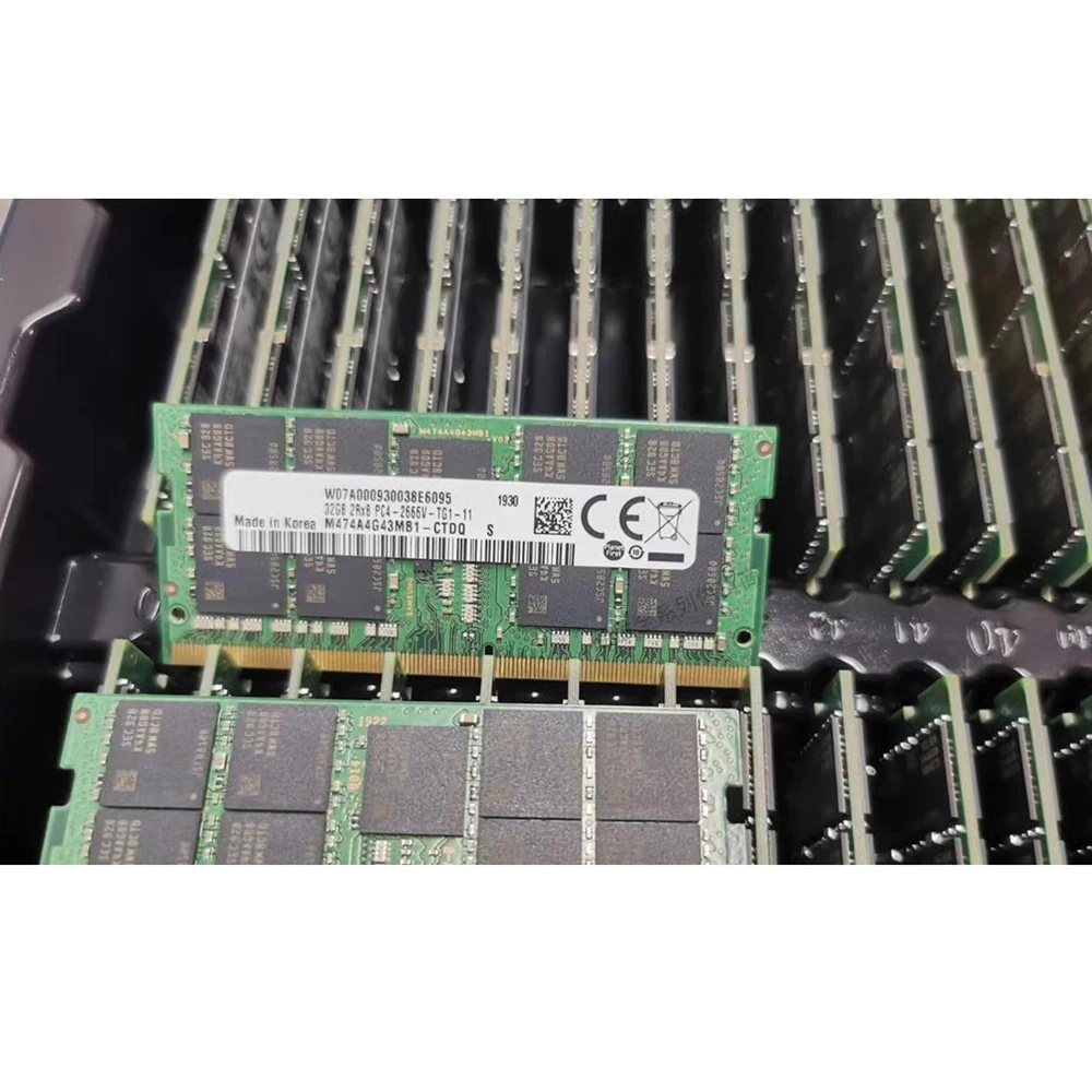 1 pc Para Samsung 32GB M474A4G43MB1-CTDQ 32G DDR4 2666 2RX8 ECC Estación de trabajo Portátil de Memoria . ' - ' . 1