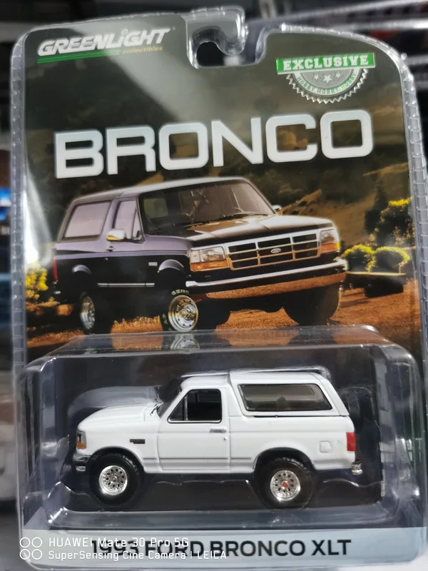 GREENLIGHT 1:64 de 1993 Ford Bronco XLT Colección de fundición de aleación modelo de coche de la decoración de regalo . ' - ' . 0