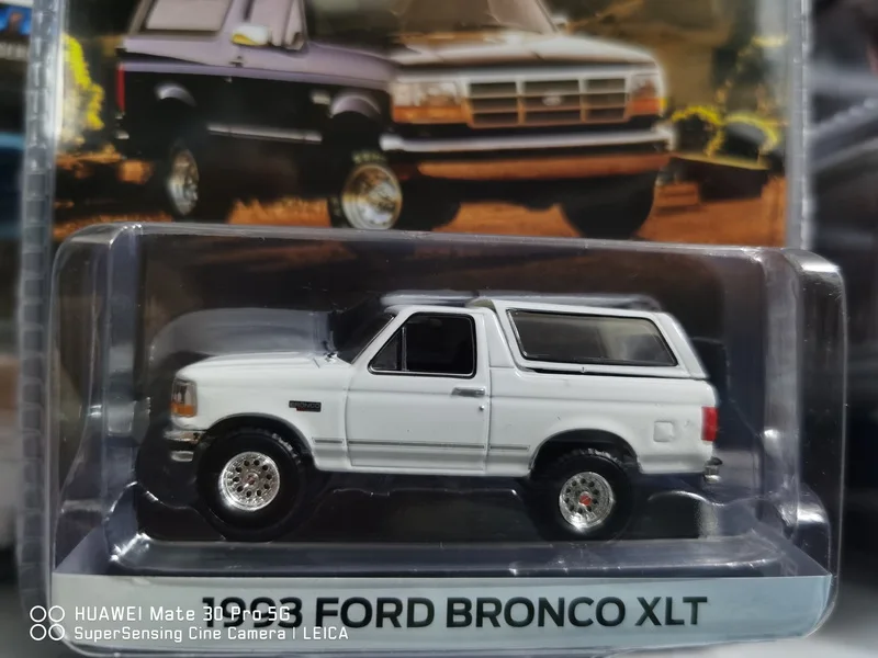 GREENLIGHT 1:64 de 1993 Ford Bronco XLT Colección de fundición de aleación modelo de coche de la decoración de regalo . ' - ' . 1