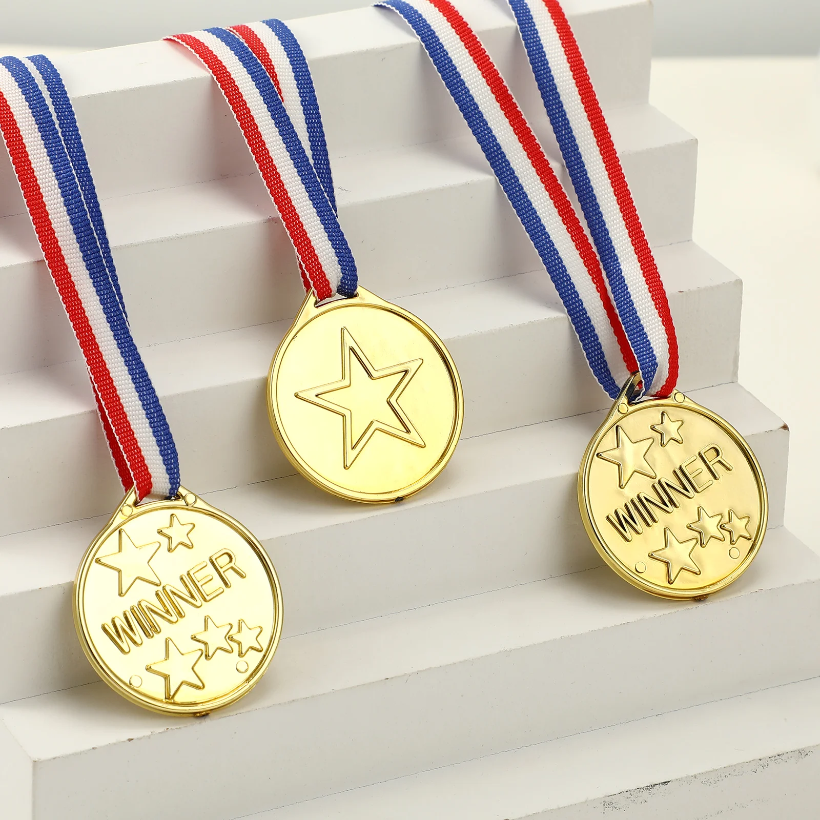 50 piezas de Fútbol de los Juguetes de los Niños de la Medalla el Día de los Deportes de Medallas a los Niños de Oro de Fútbol de Gimnasia Premios de Plástico Premio de Recompensas de Estudiante . ' - ' . 4