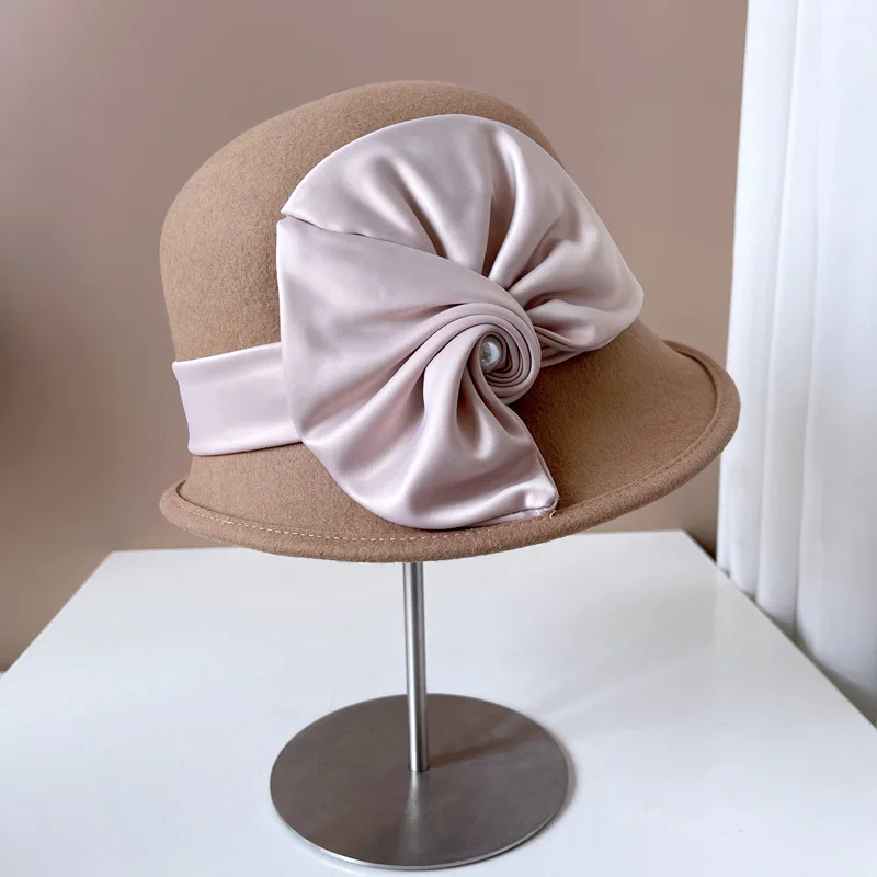 De lujo de raso de flores de Perlas Pescador sombrero de las Mujeres Hepburn bombín lana Australiana sombrero de fieltro con deformado borde de la cuenca del sombrero . ' - ' . 3